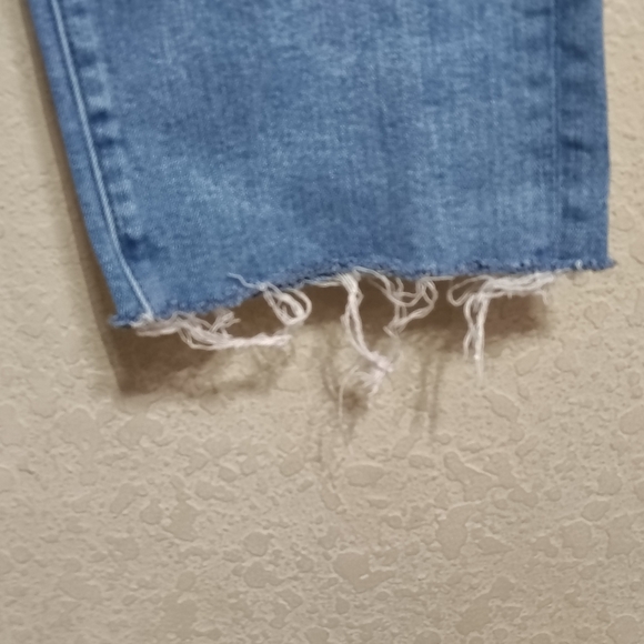 Express Women's Size 6s Modern Straight Super High Rise Denim Thrashed Jeans - Picture 2 of 9